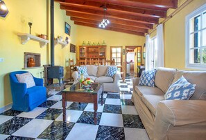 TV, DVD player - Charming Country Villa, A/C, Private Pool, BBQ & Summer Kitchen - 5mins from Old Town Pollenca! (Pollença)