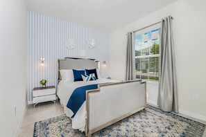 5 Schlafzimmer, Schreibtisch, Bügeleisen/Bügelbrett, Reisekinderbett