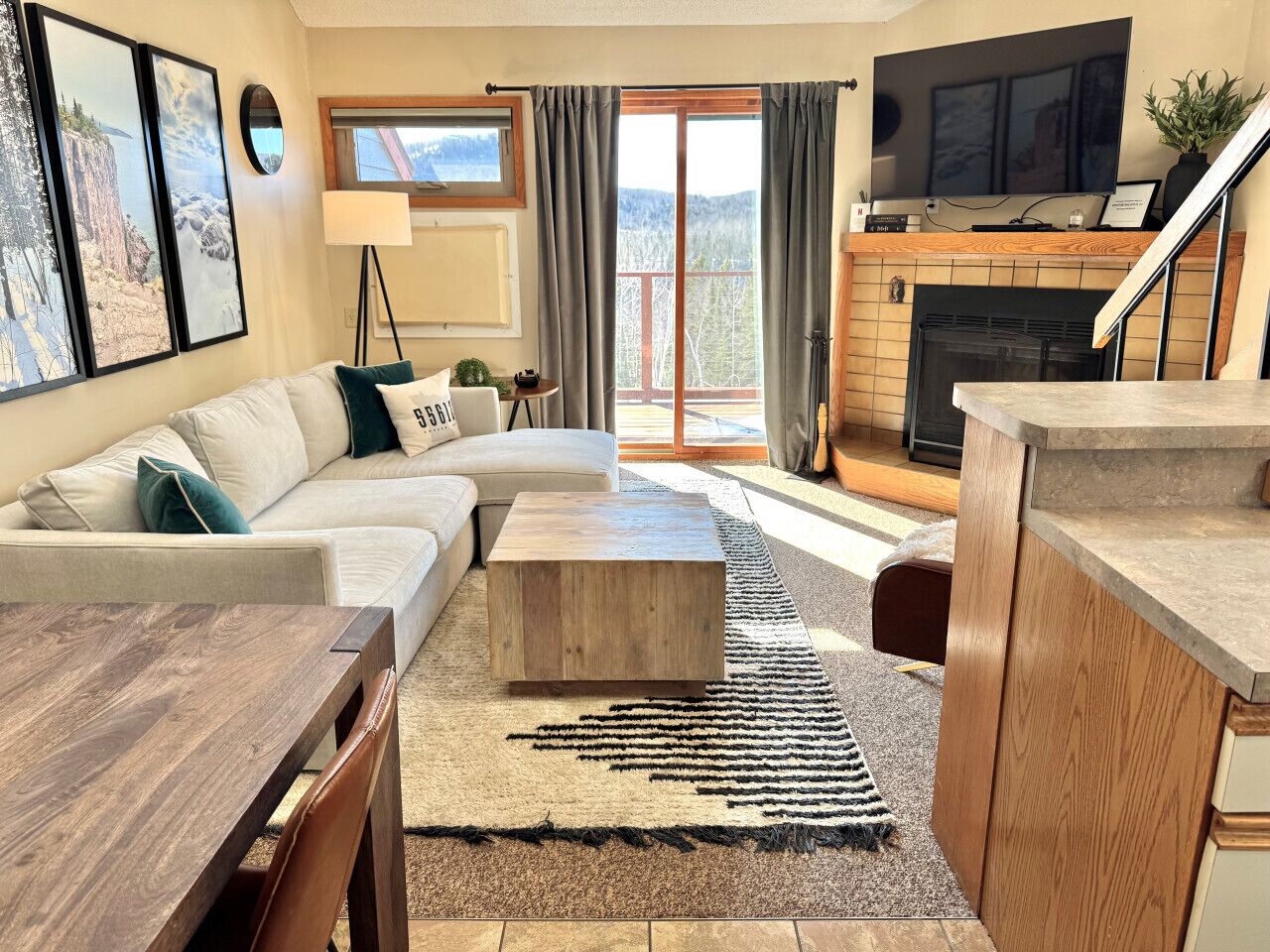 Smart-TV, Kamin, DVD-Player, Tischtennisplatte