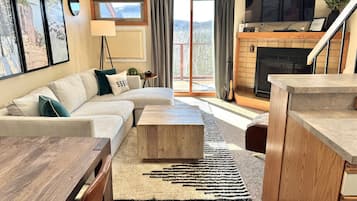 Smart TV, fireplace, DVD player, ping pong