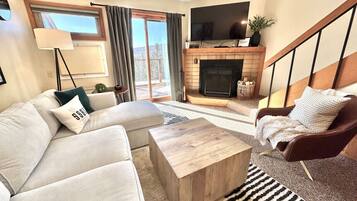 Smart TV, fireplace, DVD player, ping pong