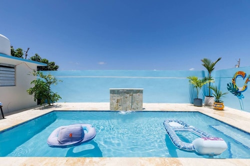 Stylish Escape Private Pool near Ferry and Beach