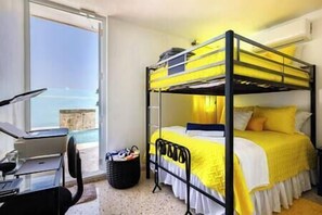 3 bedrooms, desk, iron/ironing board, travel cot - Stylish Escape Private Pool near Ferry and Beach (Ceiba)