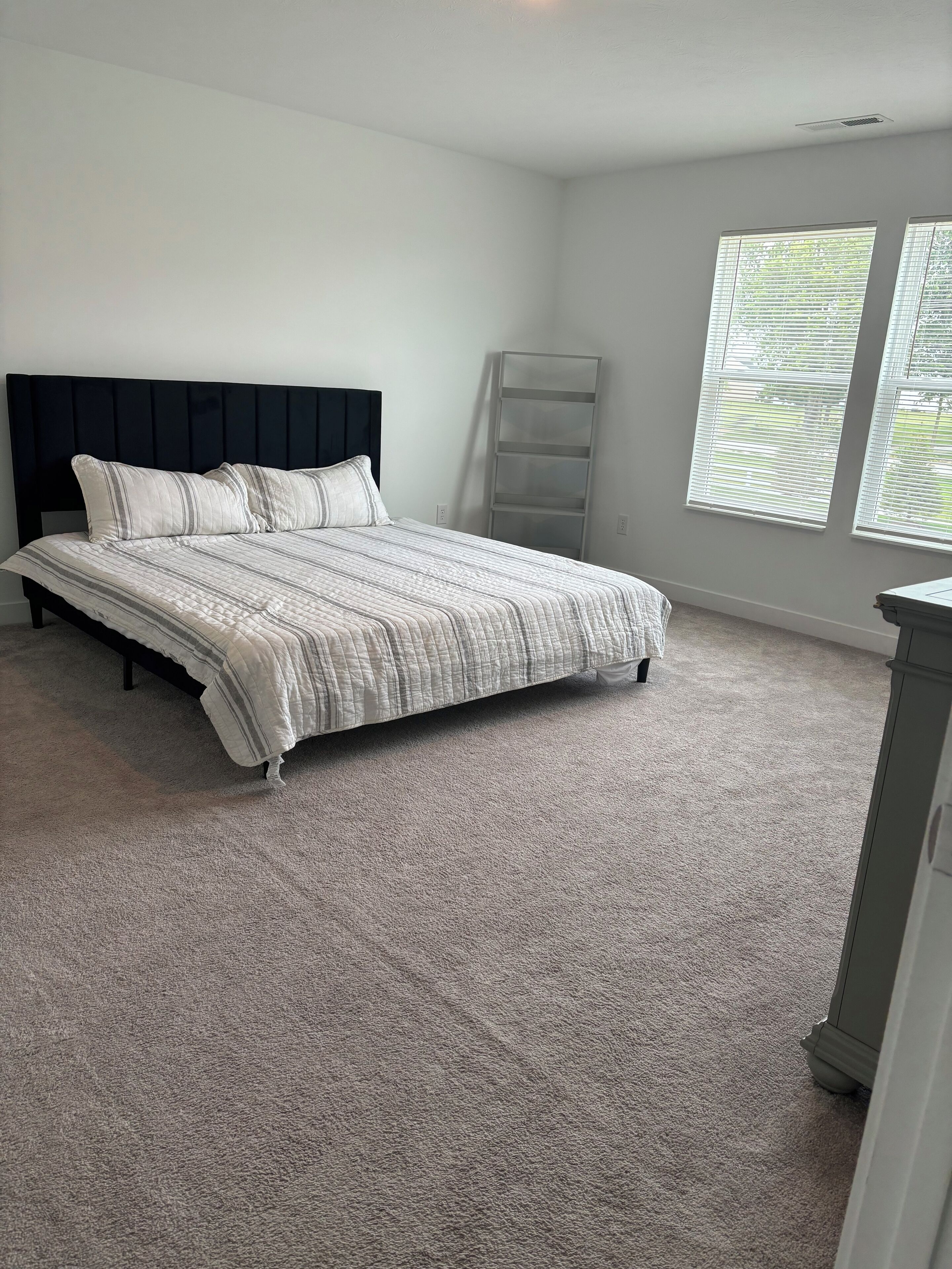 4 bedrooms, desk, iron/ironing board, free WiFi