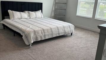 4 bedrooms, desk, iron/ironing board, free WiFi