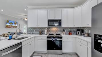 Coffee/tea maker, fridge, microwave, oven