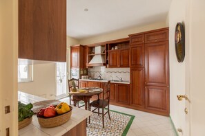 Dining - iFlat | Classic style apt in the centre of Rome (Roma)