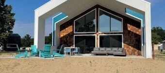 Lakefront Home - Private Beach - Hot Tub