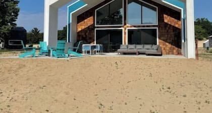 Lakefront Home - Private Beach - Hot Tub