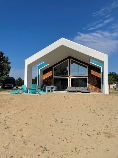 Lakefront Home - Private Beach - Hot Tub