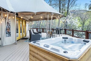 Terrace/patio - Firefly, Luxury Treetop Safari Tent in Deep Creek (Bryson City)
