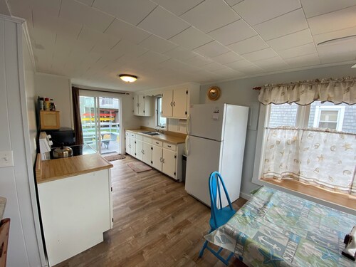 Steps to the beach! Classic Cape Cod Cottage with outdoor living space