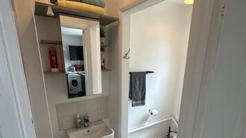 Apartment | Bathroom | Shower, towels, toilet paper