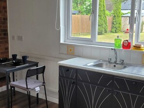 Apartament | Cuina privada | Frigorífic, microones, forn i placa de cuina
