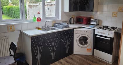 1 Bedroom - Sleeps 3 - Free Parking