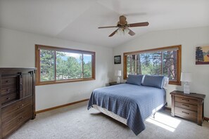 3 bedrooms, iron/ironing board, travel cot, WiFi - Estes Park Beauty - 3 Bed/3 Bath- Close to Downtown and RMNP - #6207 (Estes Park)
