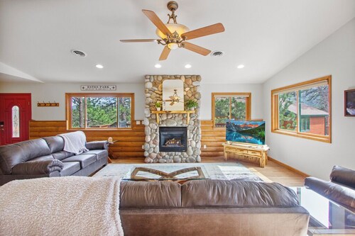 Estes Park Beauty - 3 Bed/3 Bath- Close to Downtown and RMNP - #6207