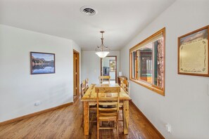Dining - Estes Park Beauty - 3 Bed/3 Bath- Close to Downtown and RMNP - #6207 (Estes Park)