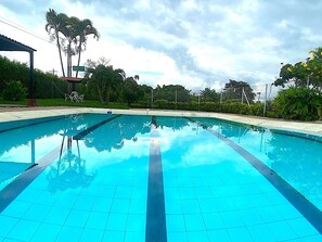 Outdoor pool - Cozy and Family Friendly, 5 Minutes to Coffee Park, Pueblo Tapao & Montenegro  (pueblo tapado)