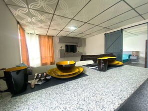 Dining - Cozy and Family Friendly, 5 Minutes to Coffee Park, Pueblo Tapao & Montenegro  (pueblo tapado)