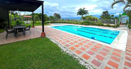 Cozy and Family Friendly, 5 Minutes to Coffee Park, Pueblo Tapao & Montenegro