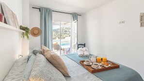 3 habitaciones, tabla de planchar con plancha, cuna de viaje y wifi 