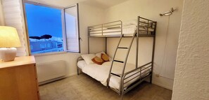 2 bedrooms, iron/ironing board