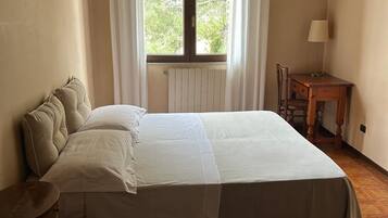 3 chambres, bureau, Wi-Fi gratuit, draps fournis