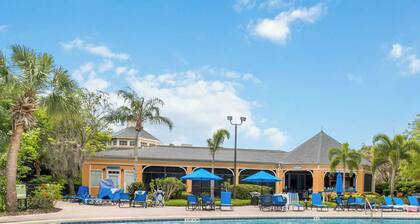 Beautiful condo in Bahama Bay