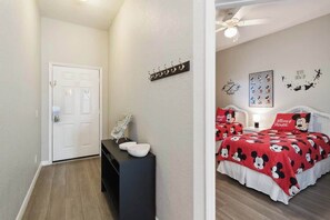 3 bedrooms, iron/ironing board, WiFi, bed sheets - Beautiful condo in Bahama Bay (Davenport)