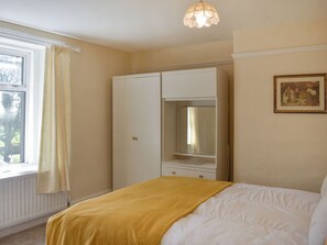 2 bedrooms, free WiFi, bed sheets - Escape to The Stables, a charming two-bedroom cottage near Silloth, Cumbria. (Beckfoor, near Silloth)