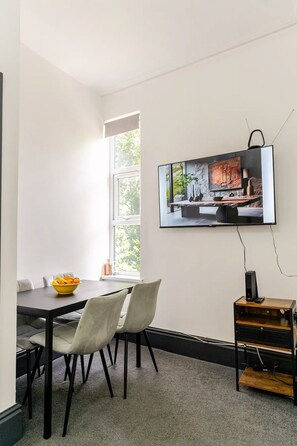 Apartment | Dining