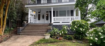 City Lights UAB Cozy 1-Bedroom Getaway