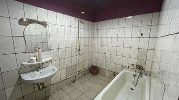 HandtĂŒcher, Seife, Shampoo, Toilettenpapier