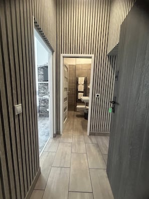 Dusche, Haartrockner, Handtücher, Seife