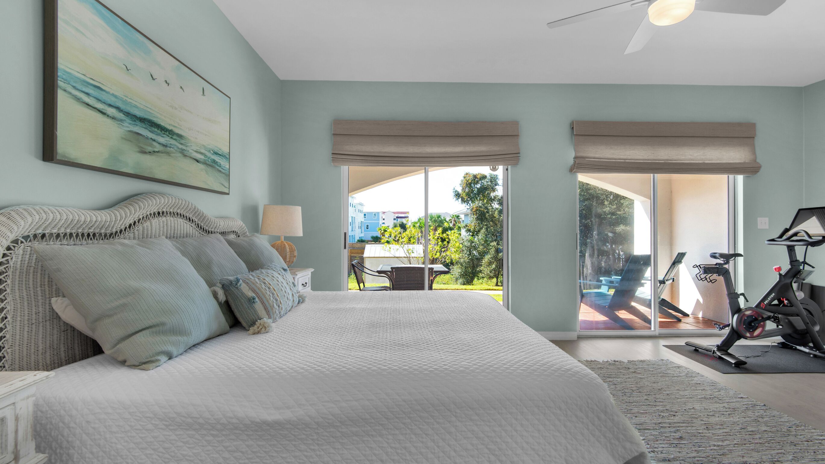 3 bedrooms, individually decorated, individually furnished, bed sheets