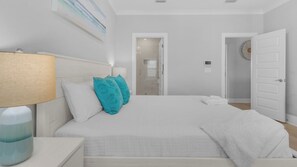 3 bedrooms, individually decorated, individually furnished, bed sheets - 1-minute to the Boat Launch, Boat Parking Under Home, An Experience For Less (Santa Rosa Beach)