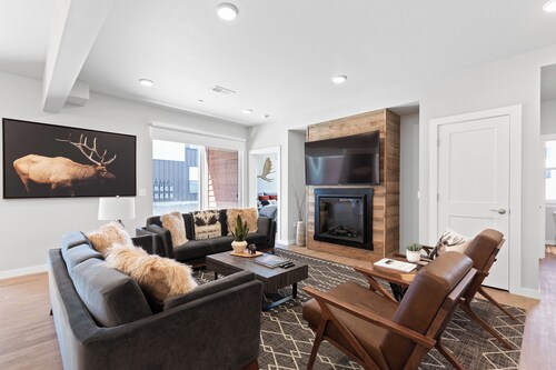 Chic Bozeman Getaway - Minutes from Downtown!