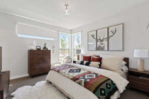 2 bedrooms, iron/ironing board, WiFi, bed sheets - Chic Bozeman Getaway - Minutes from Downtown! (Bozeman)