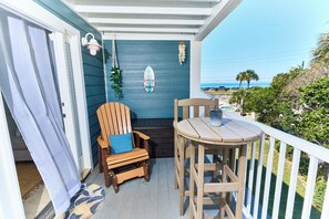 Condo, Plusieurs lits, balcon, vue sur le jardin (Summer Breeze D212) | Restauration en plein air