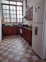 冰箱、微波炉、烤箱、厨具/餐具