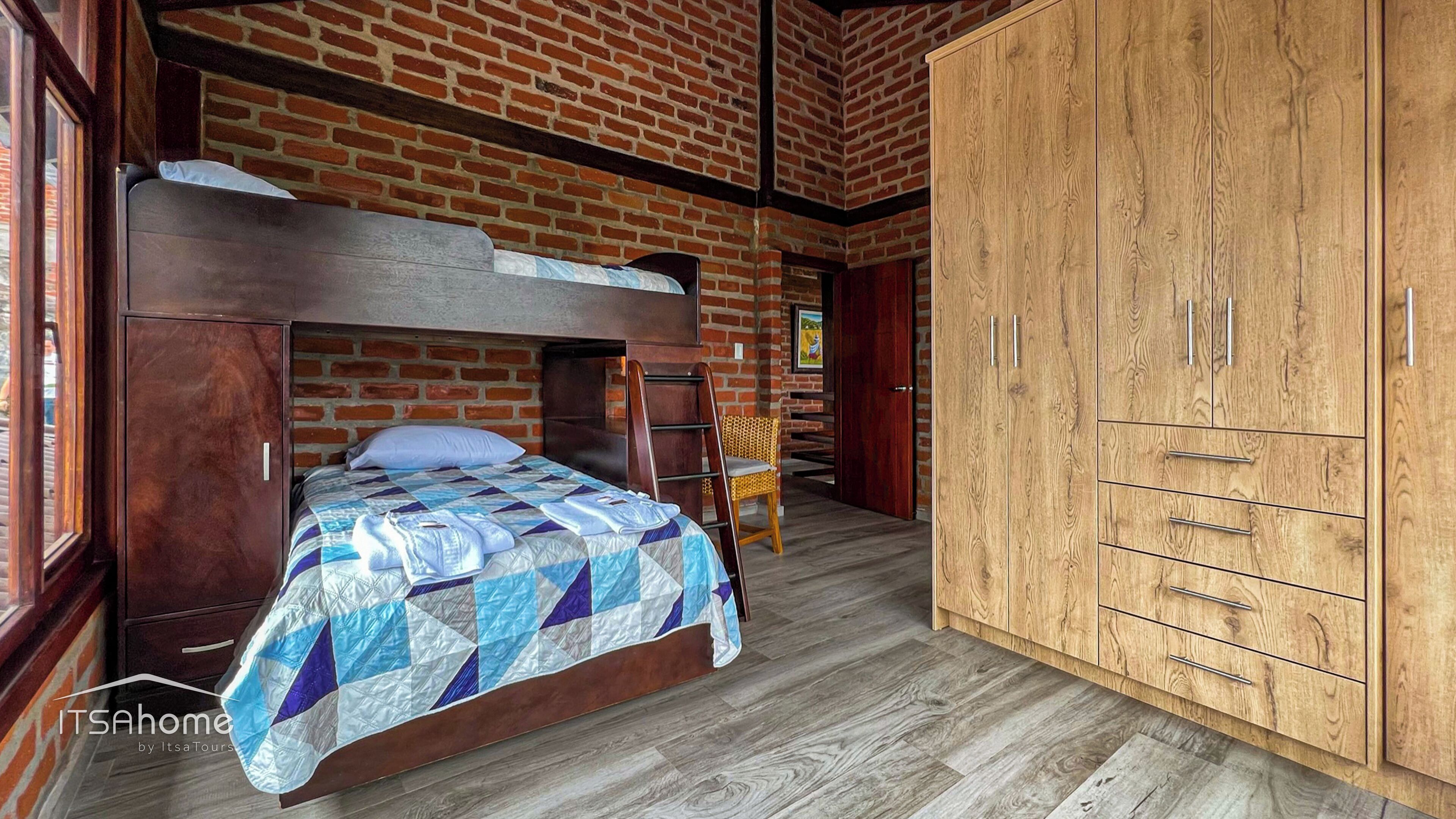 6 chambres, fer et planche à repasser, Wi-Fi gratuit, draps fournis