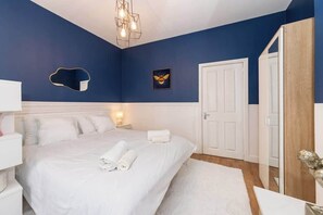 1 slaapkamer, een strijkplank/strijkijzer, reisbedje, gratis wifi