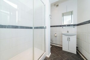 Douche, sèche-cheveux
