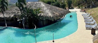 All Suite Villa - Resort amenities - Large Private Pool - The only Driveway