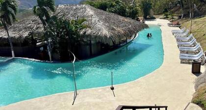 All Suite Villa - Resort amenities - Large Private Pool - The only Driveway