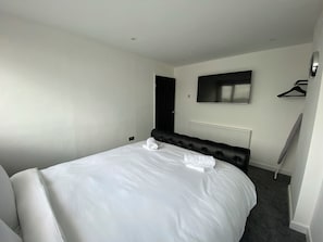 Talo | 3 makuuhuonetta, silitysrauta/-lauta, ilmainen Wi-Fi, vuodevaatteet