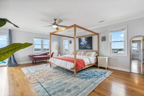 6 soveværelser, skrivebord, strygejern/strygebræt, weekendseng