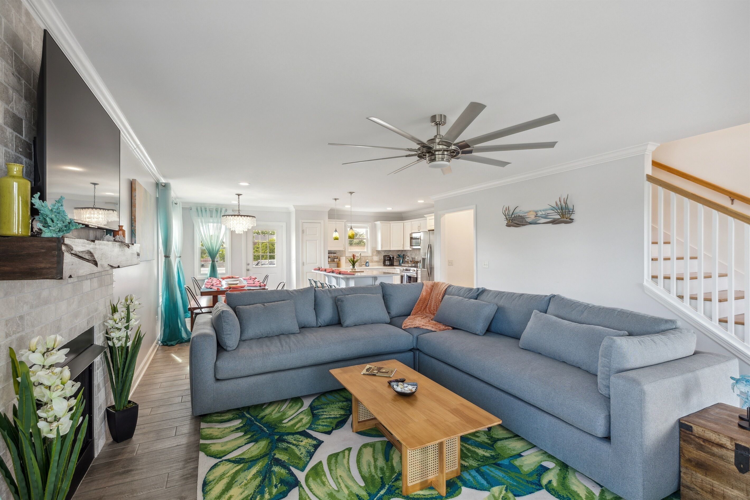 スマートテレビ、暖炉、書庫、ミュージックライブラリ