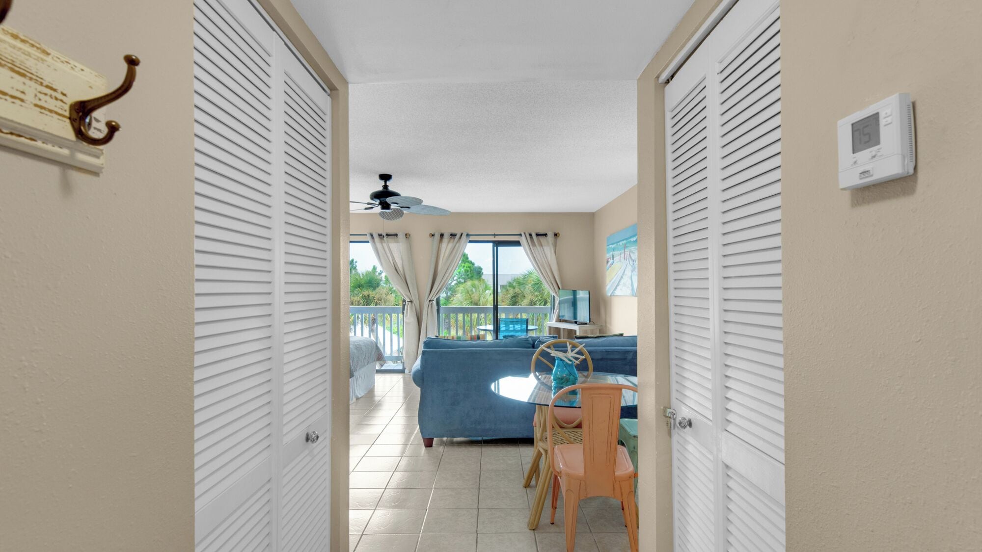 Condo, 1 giường cỡ queen và sofa giường, sân hiên, quang cảnh biển (Beachfront Condo II 202A) | Nội thất